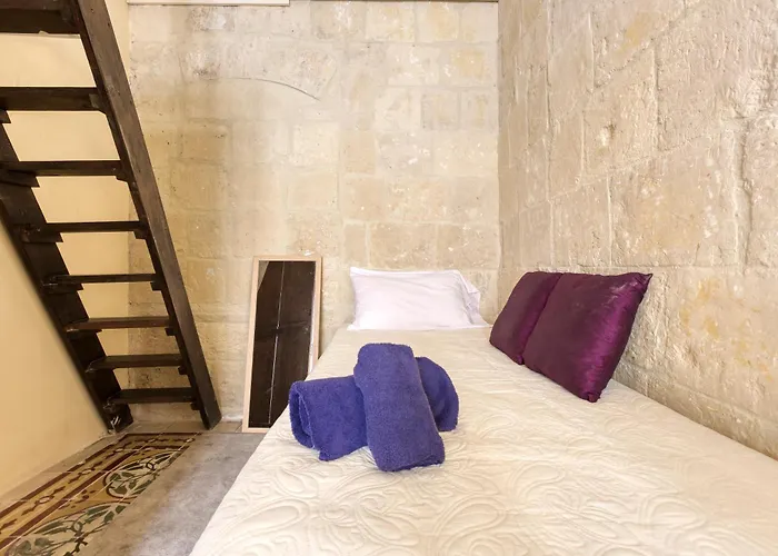 Vlt214 - Charming Townhouse * La Valeta