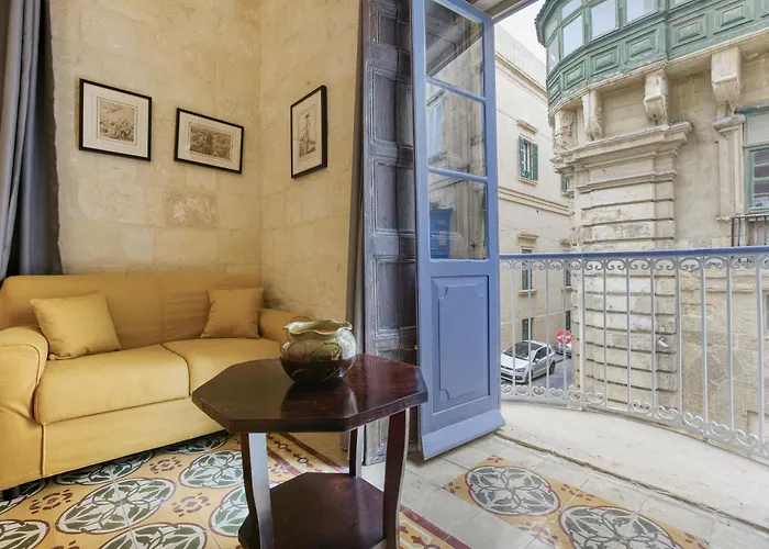 Vlt214 - Charming Townhouse * La Valeta