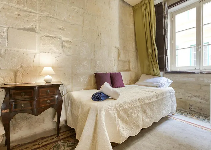 Vlt214 - Charming Townhouse La Valeta