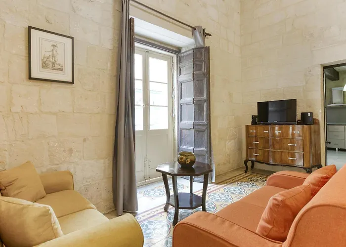 Vlt214 - Charming Townhouse La Valeta