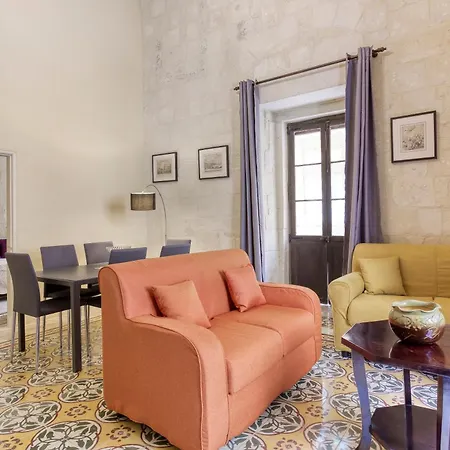 Vlt214 - Charming Townhouse Apartment *