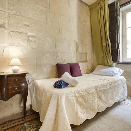 Vlt214 - Charming Townhouse Valletta
