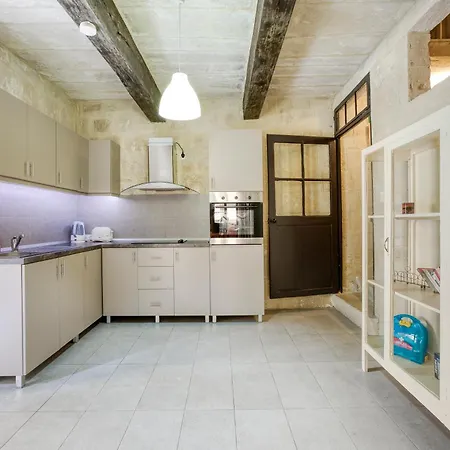 Vlt214 - Charming Townhouse Apartment