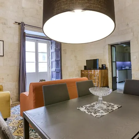 Vlt214 - Charming Townhouse Apartment *