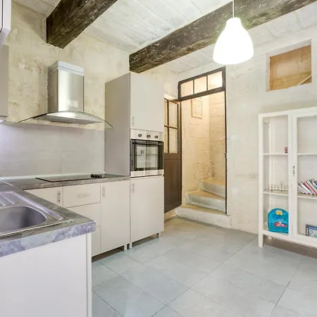 Vlt214 - Charming Townhouse Apartment Valletta